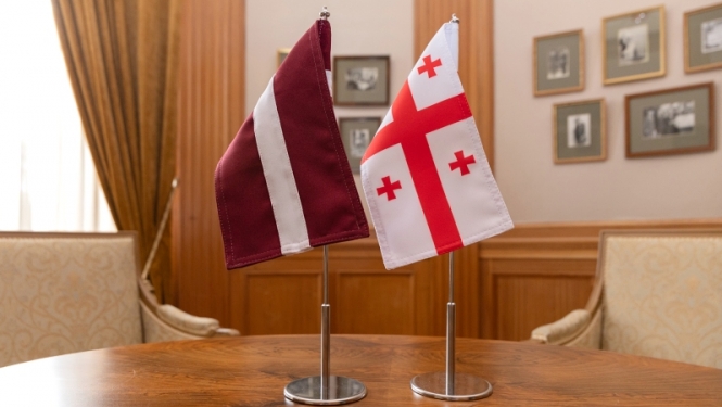Latvijas un Gruzijas karogi
