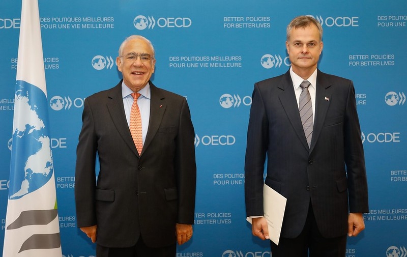 Latvia’s Ambassador to the OECD, Indulis Ābelis, presents his letter of credence to Secretary-General Angel Gurría   
