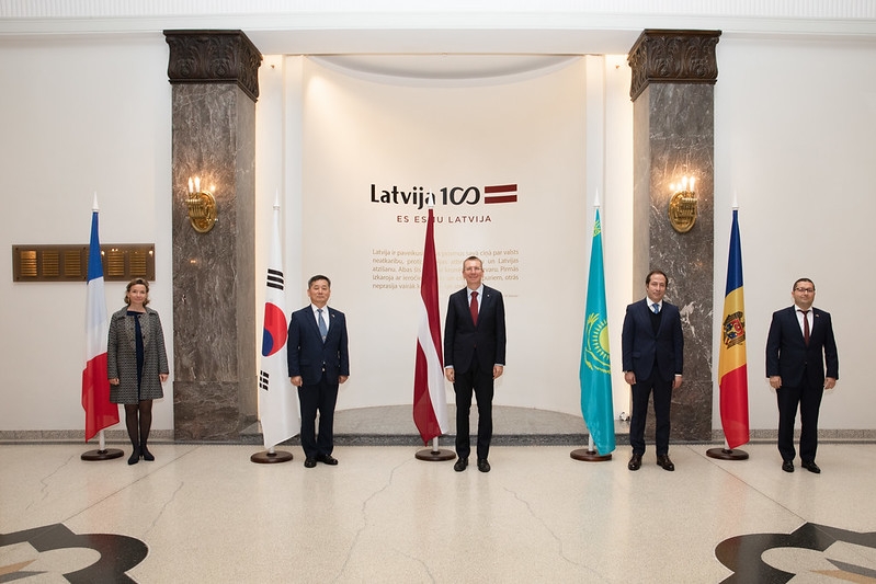 Foreign Minister Rinkēvičs meets with Ambassadors who were posted to Latvia this year