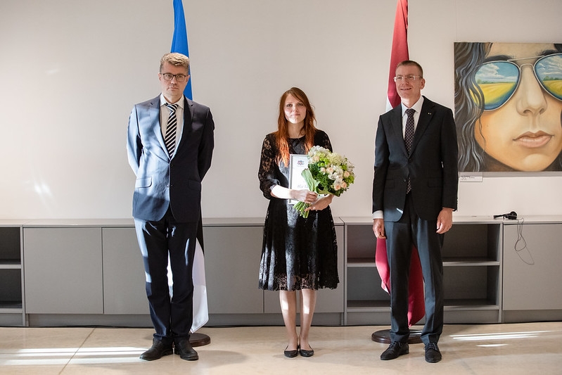 The Latvian and Estonian Foreign Ministers present Languages Award to Ilze Tālberga