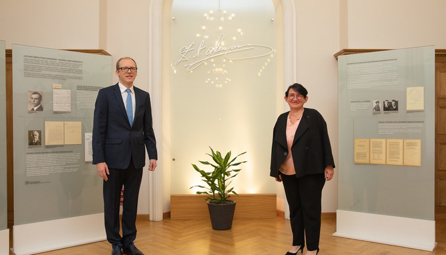 Valsts sekretārs pateicas Francijas vēstniecei par lielo ieguldījumu Latvijas un Francijas attiecību attīstīšanā