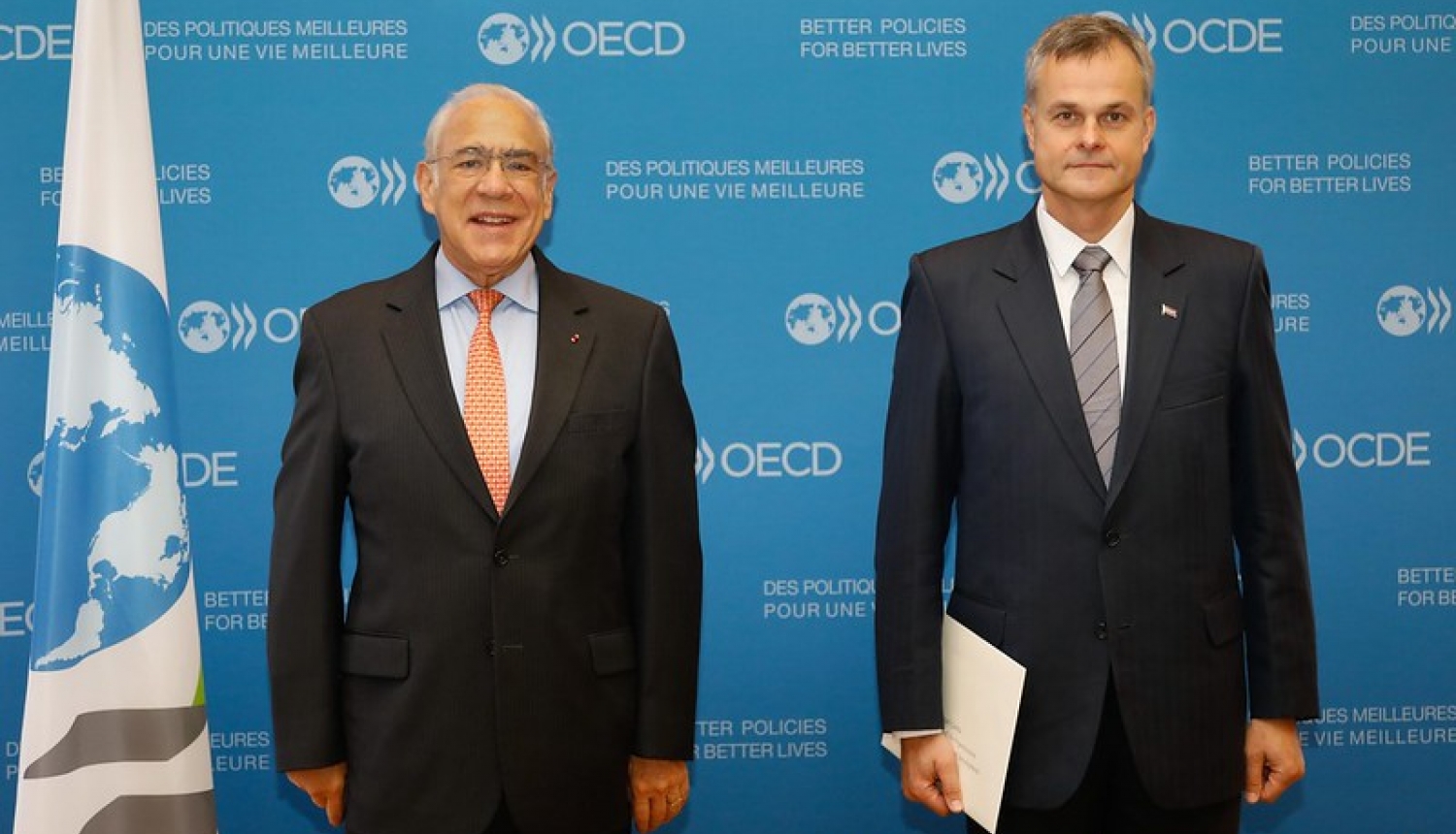 Latvia’s Ambassador to the OECD, Indulis Ābelis, presents his letter of credence to Secretary-General Angel Gurría