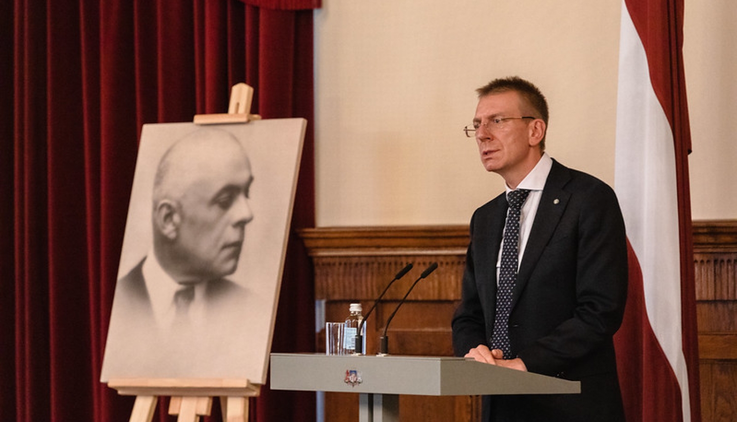Latvijas valstiskuma idejas iedibinātāja Miķeļa Valtera pārapbedīšana