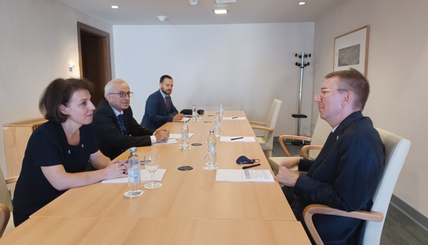 Latvijas ārlietu ministrs pauž gandarījumu par Latvijas atgriešanos starptautiskajā operācijā Kosovā